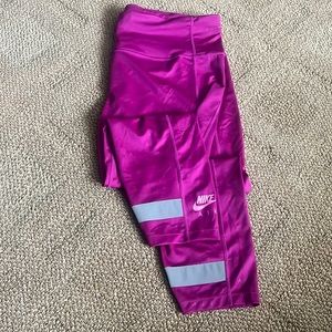 Women’s Nike Cropped Workout Leggings